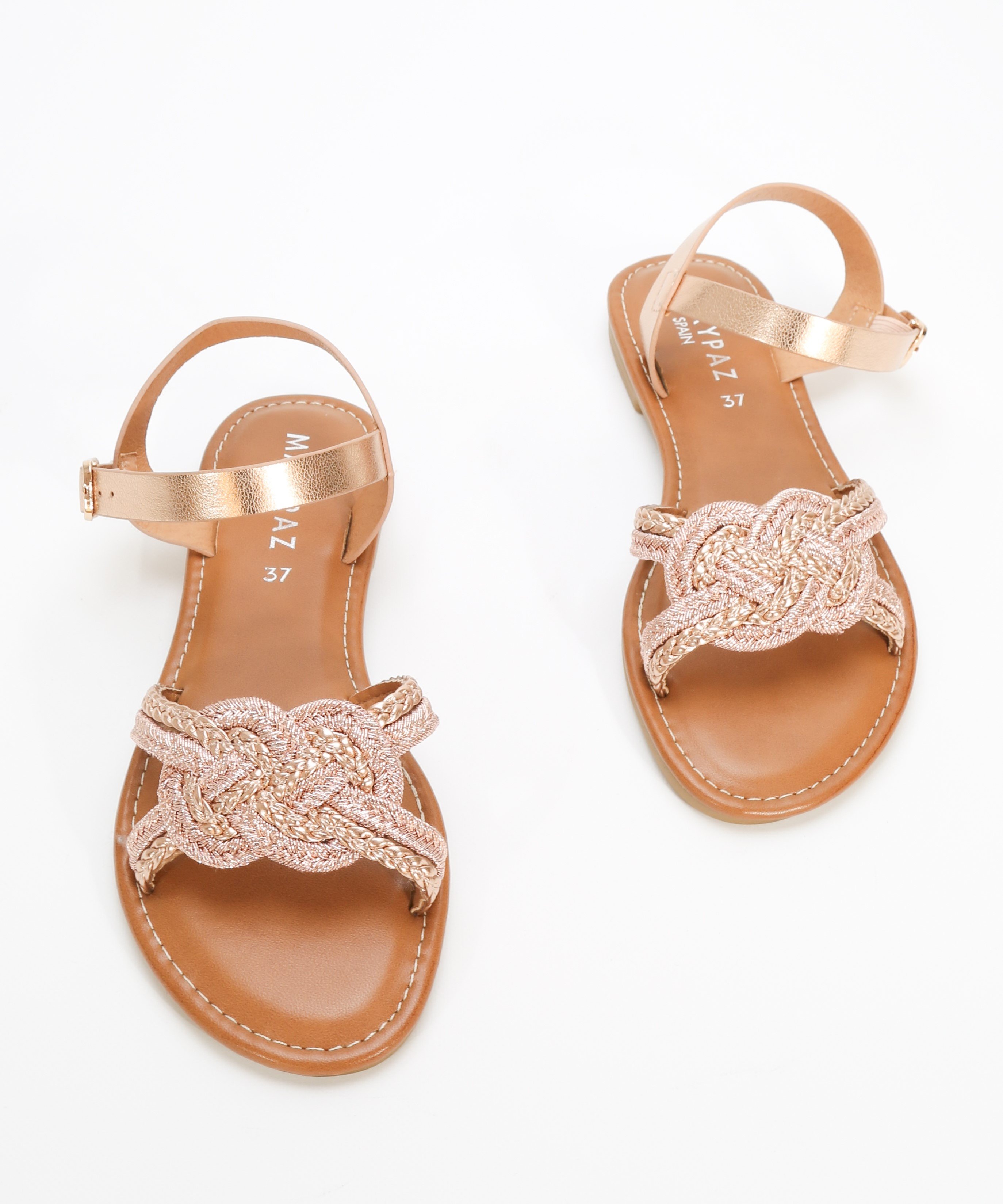 Sandalia plana trenzada